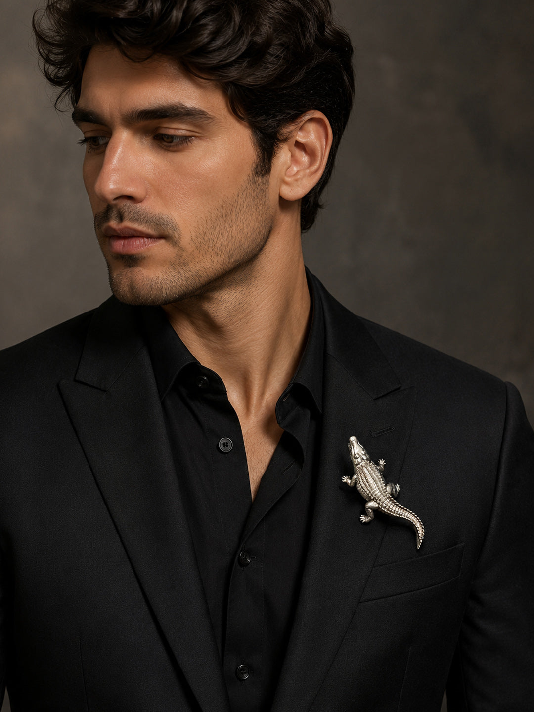 Premium Silver-Plated Alligator Brooch – Elegant Animal Design Metal Lapel Pin