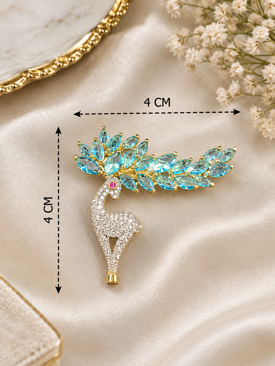 Aurveza premium bridal brooch – gold deer design with sparkling turquoise crystals, product size 4cm x 4cm