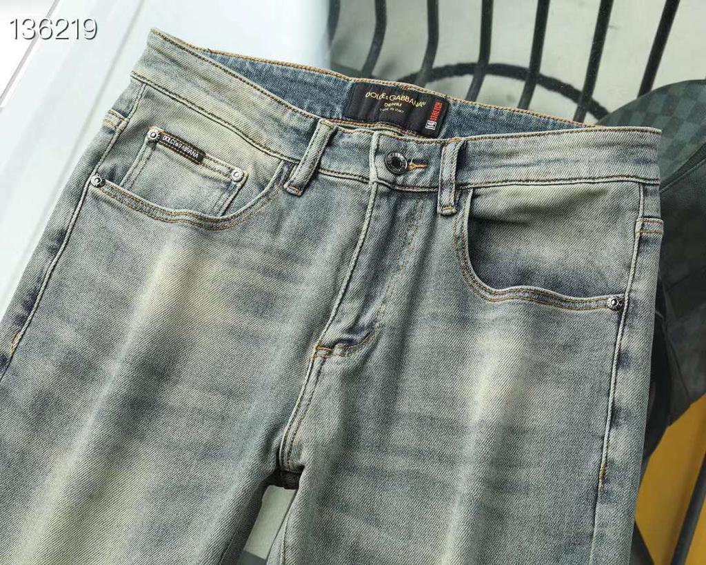 Unveiling the Trendiest Slim Fit Jeans for Men in 2026