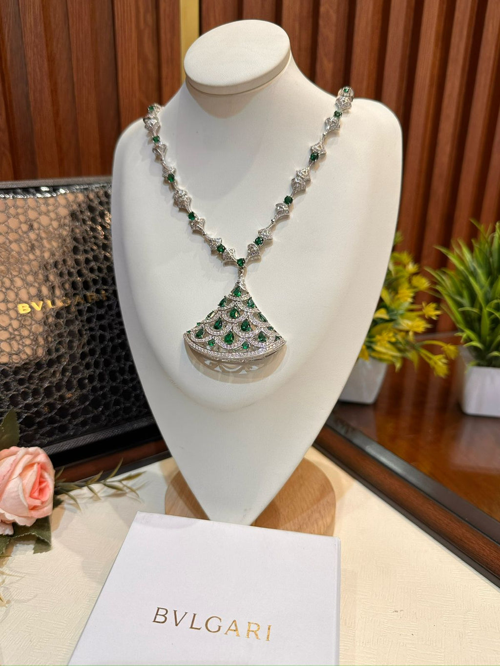 Luxury  Emeralds Necklace