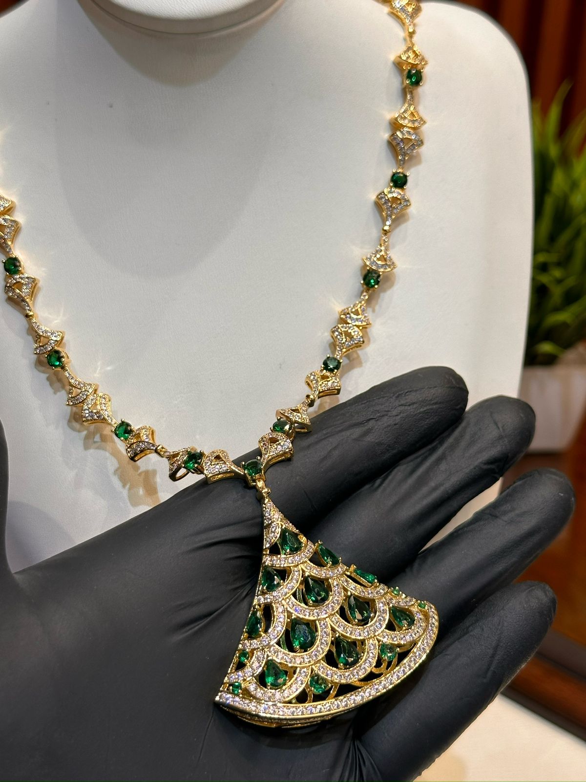 Luxury Gold  Emeralds Necklace