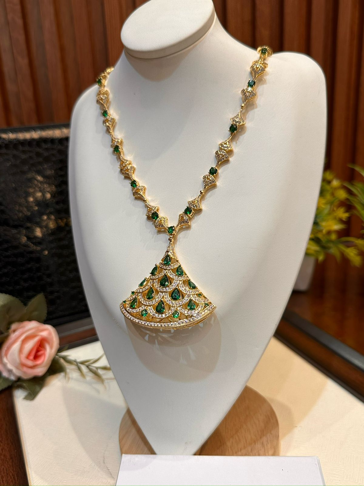 Luxury Gold  Emeralds Necklace