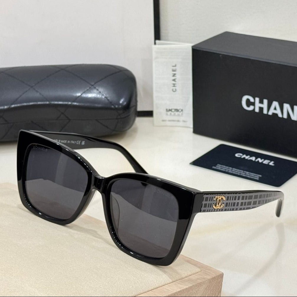 Women's Oversized Square Sunglasses Checkered Temple & Gradient Lens