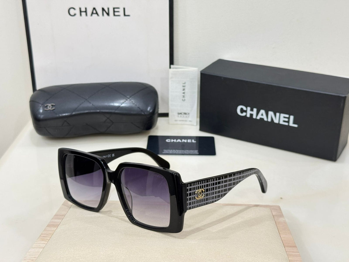 Women's Oversized Square Sunglasses Checkered Temple & Gradient Lens