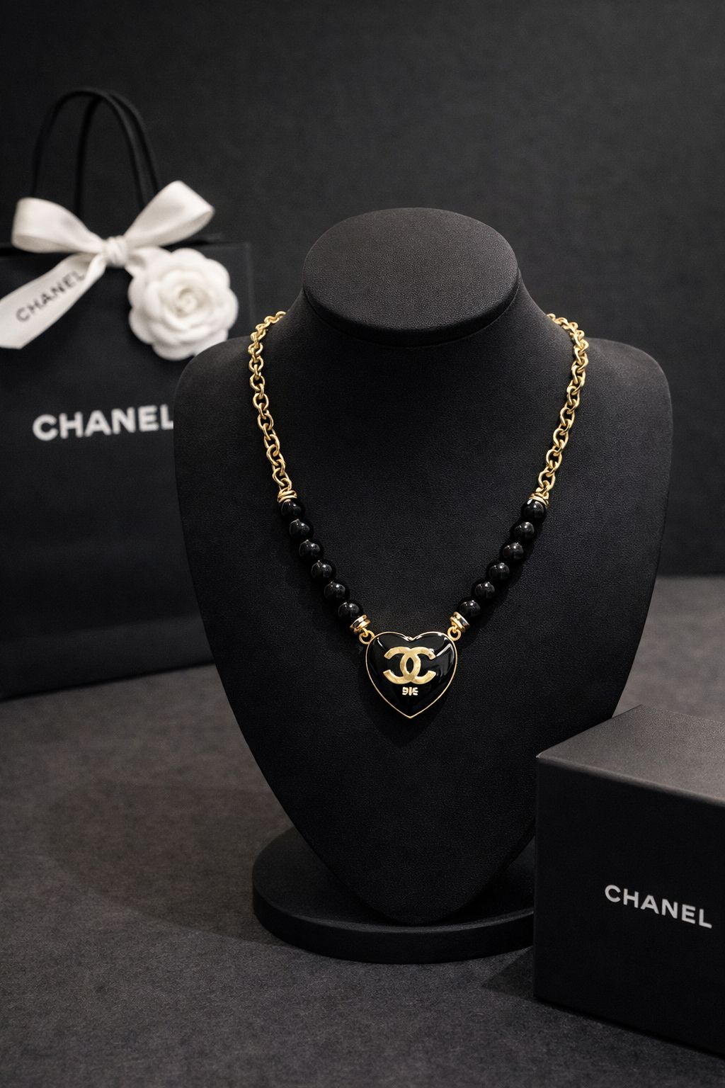 Elegant Heart Pendant Necklace Classic Black & Gold Design