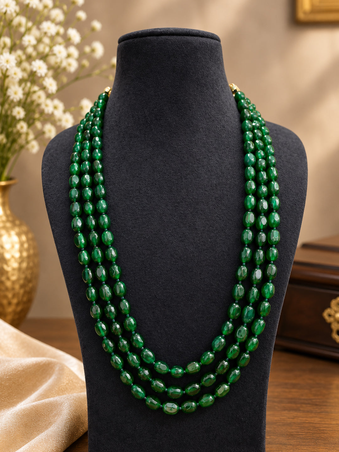 Faceted green gemstone necklace with graduated bead design, luxury jewelry by Aurveza