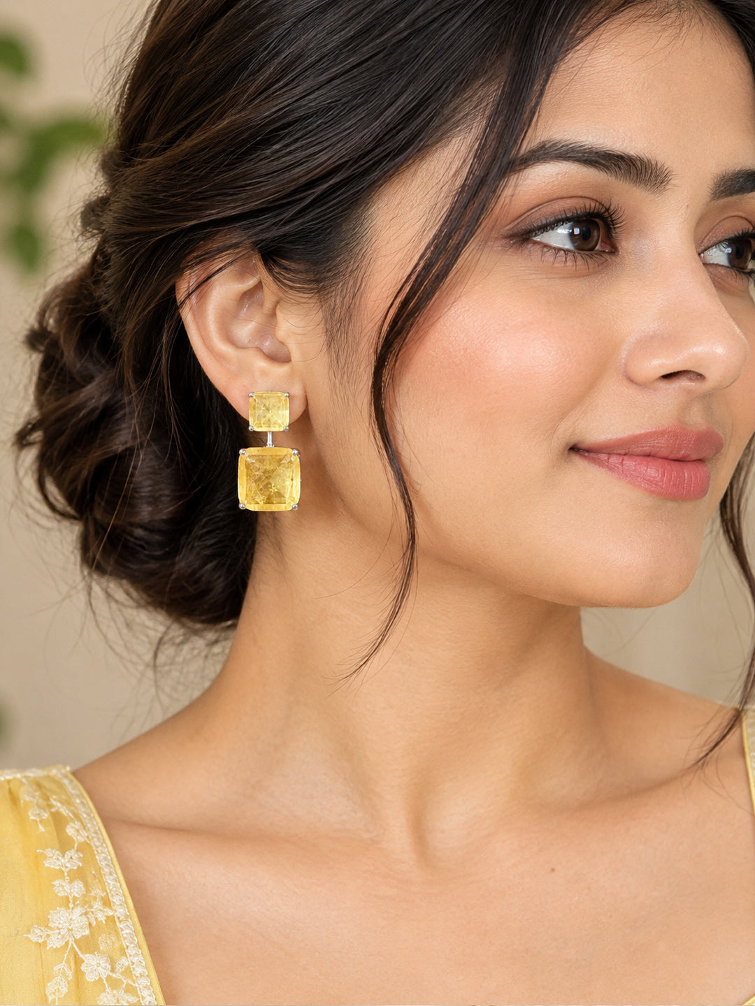 Silver-tone tiered earrings with emerald-cut yellow citrine stones, luxury jewelry by Aurveza